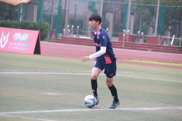 印尼羽毛球公开赛：“凤凰”组合险胜过关 李诗沣无缘八强